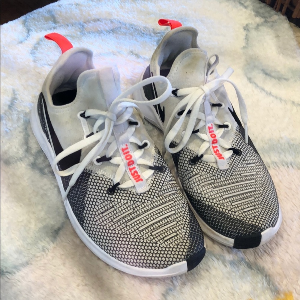 Women’s sz7 Nike’s